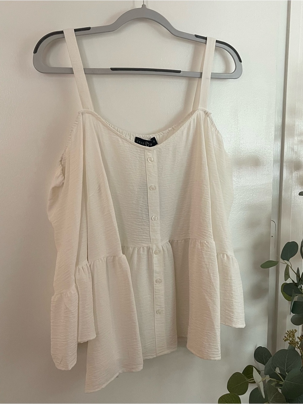 Fred David White Button-Front Tiered Cold Shoulder Blouse